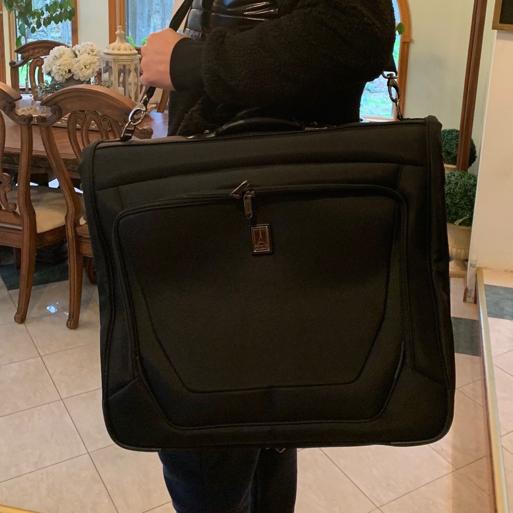 Travelpro Crew 11 Bi-Fold Garment Bag